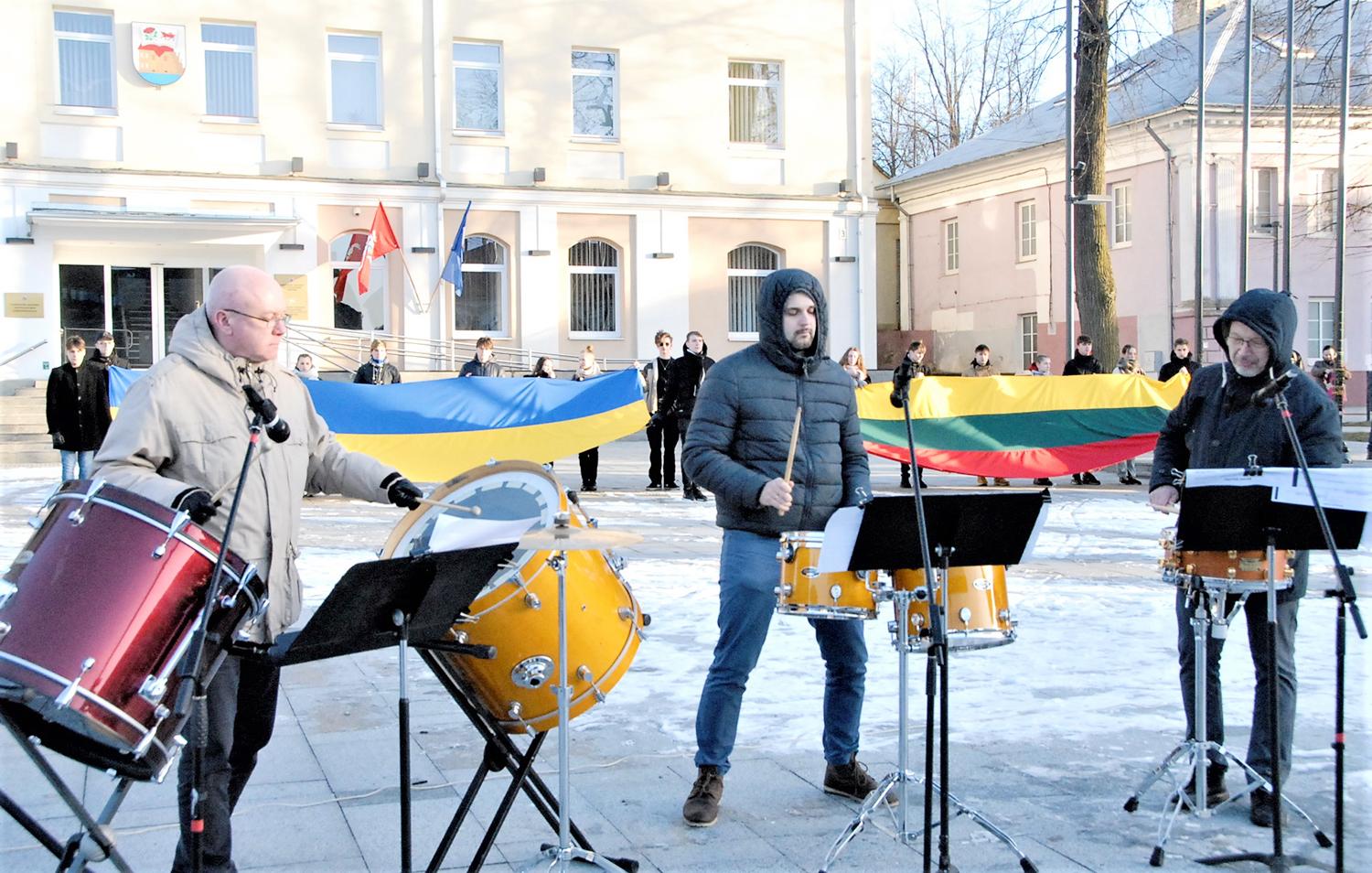 Lietuvos nepriklausomybės atkūrimo diena – su būgnais ir nerimu širdyje / Prie Laisvės paminklo Kovo 11-osios proga – būgnų garsai.  Gedimino Nemunaičio nuotr.