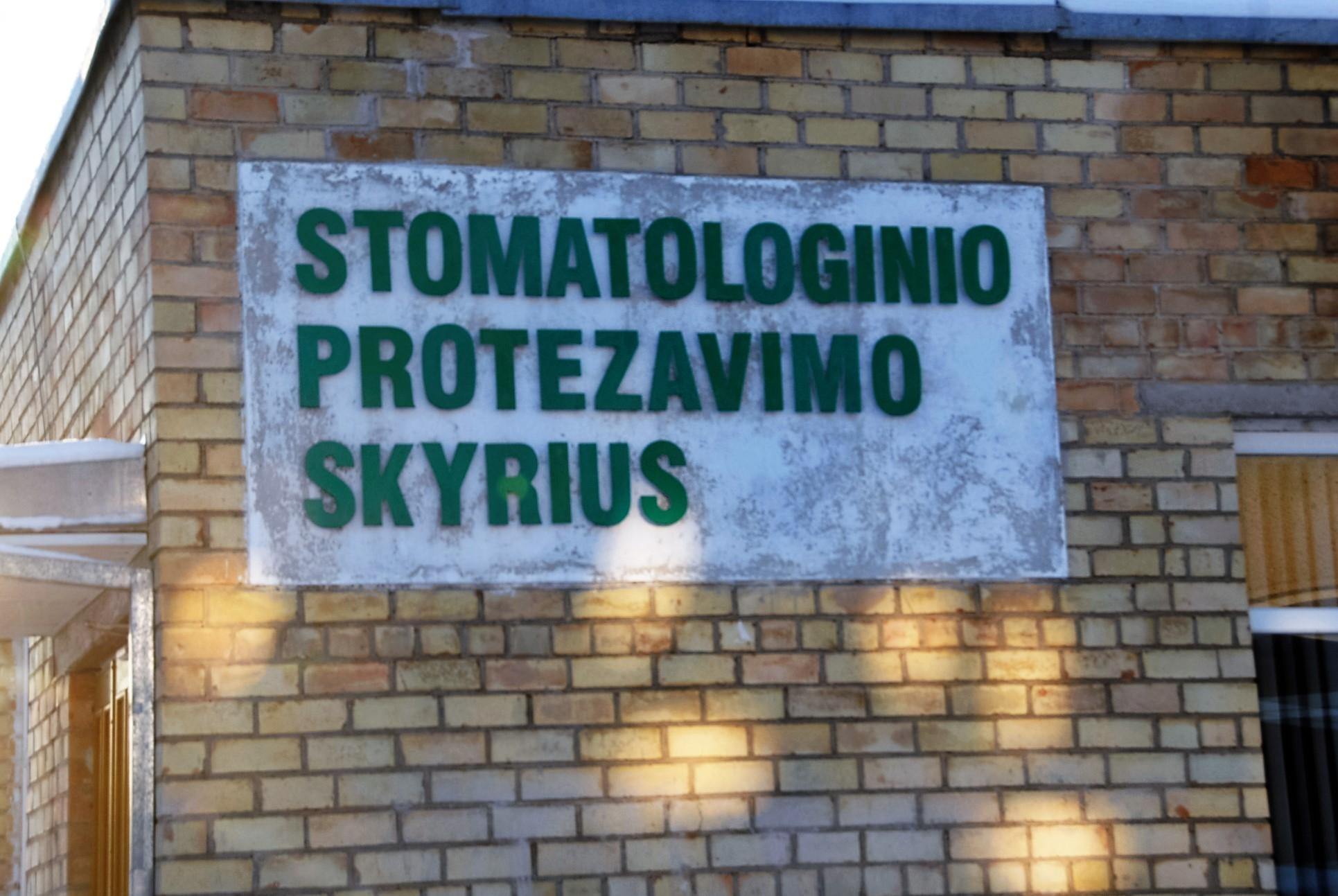 Ligonių kasos ramina: dantų protezavimo paslaugos nedings /