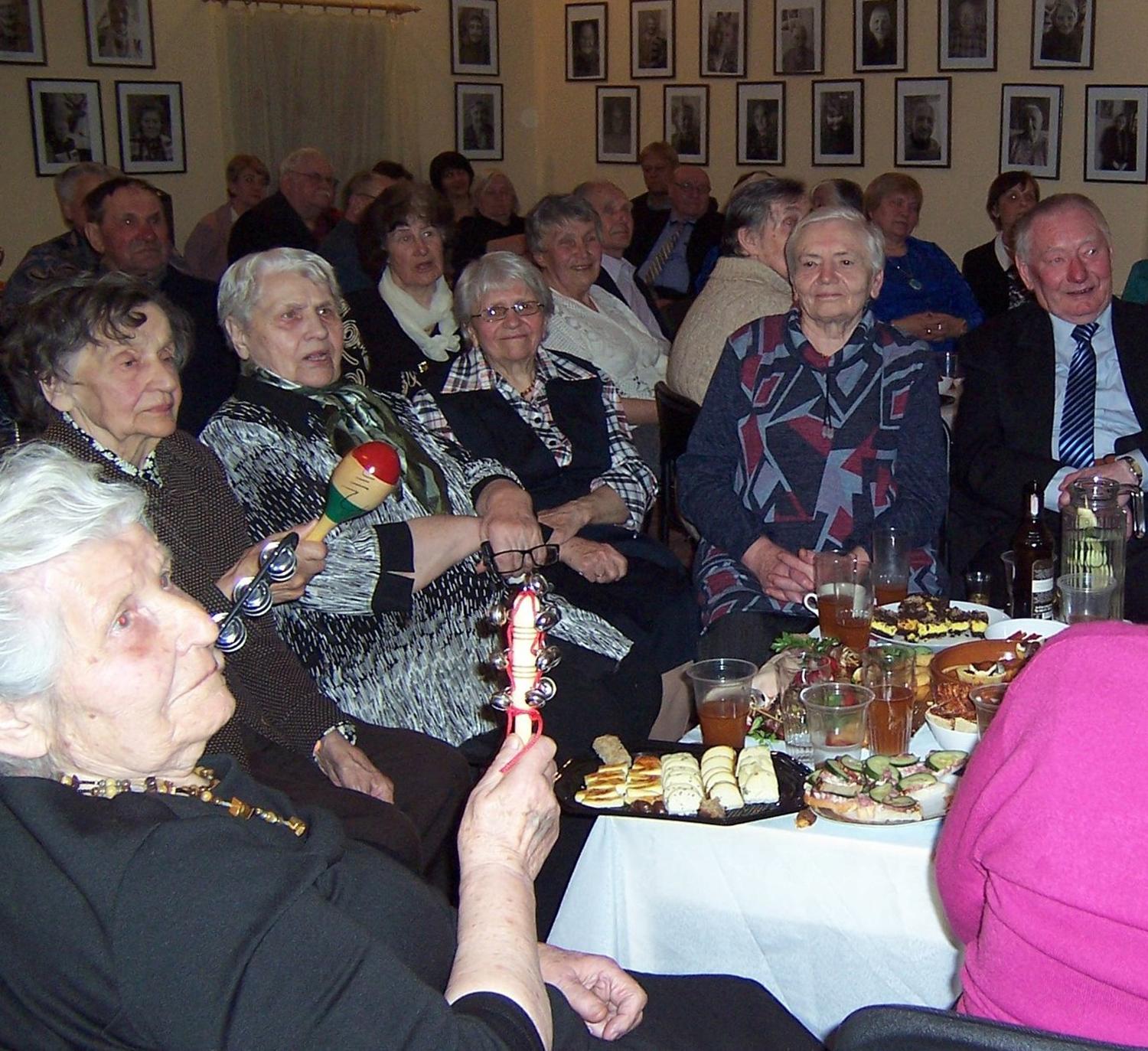 Linksminosi Šventupės ilgaamžiai / Šventupės senolių smagus renginys – projekto „Šventupės dvaro istorijos – pažinimas ir sklaida“ dalis. Emilijos Vėbrienės nuotr.