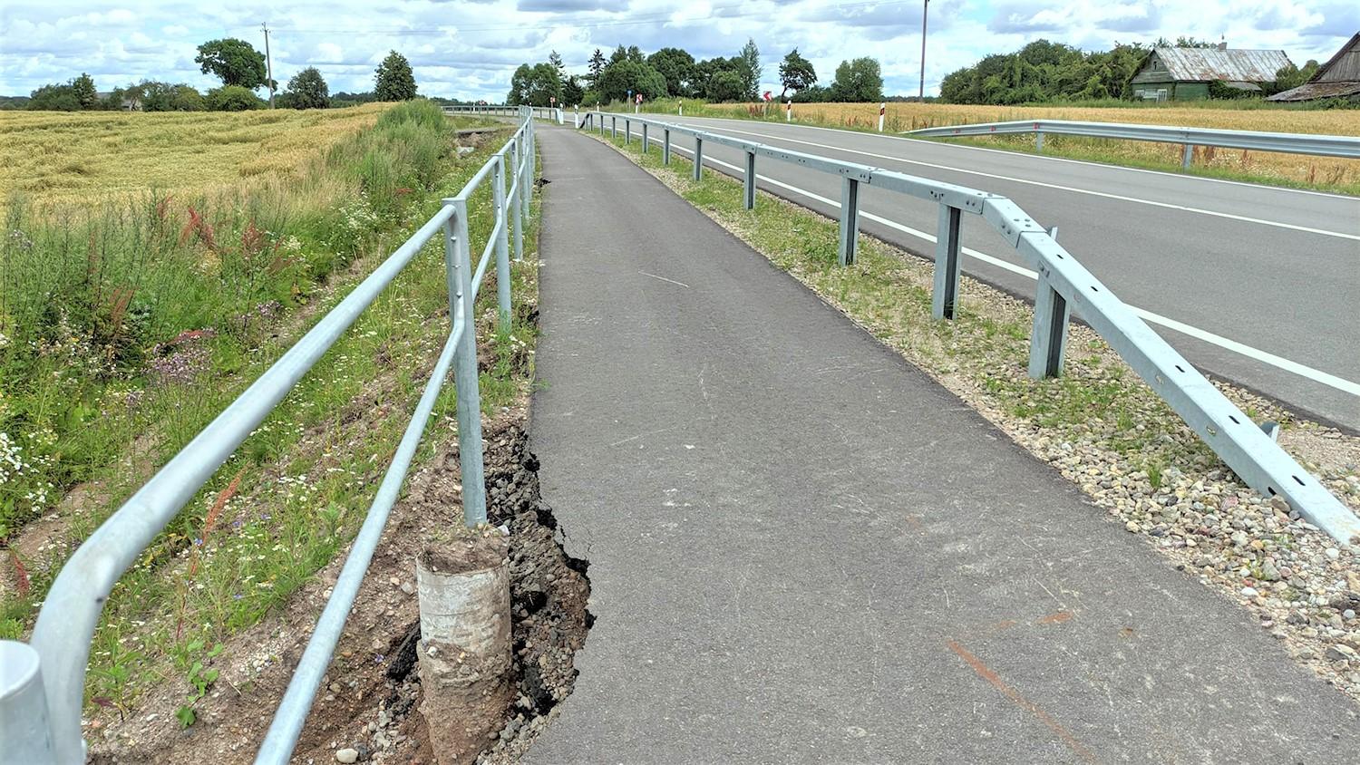 Liūtys paplovė naują dviračių taką / Danieliaus Karaliaus nuotr. Šis dviračių takas nutiestas pernai