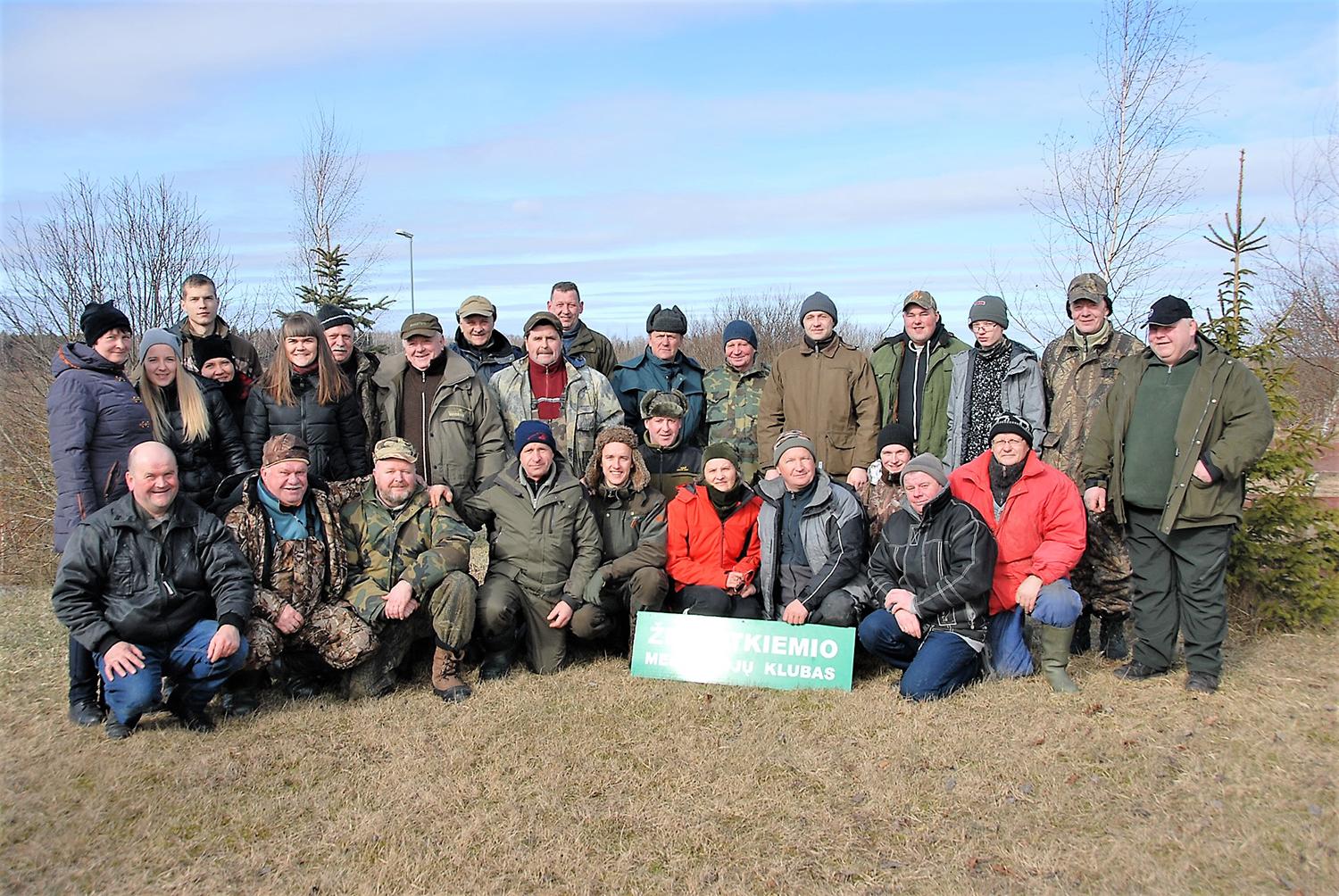 Medžiotojai varžėsi dėl žuvies laimikio / Žemaitkiemio medžiotojų klubo nariai.Gedimino Nemunaičio nuotr.