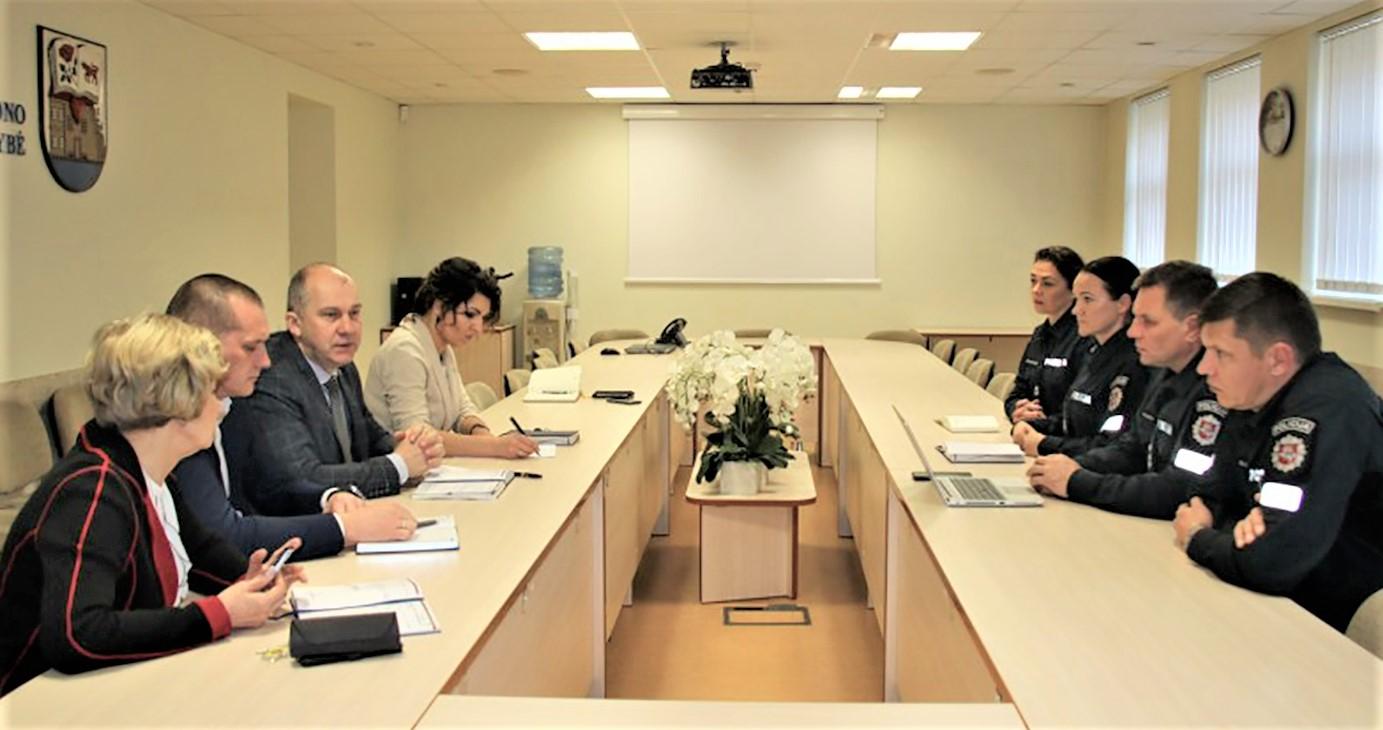 Miesto ramybę drumsčia nepilnamečių gauja