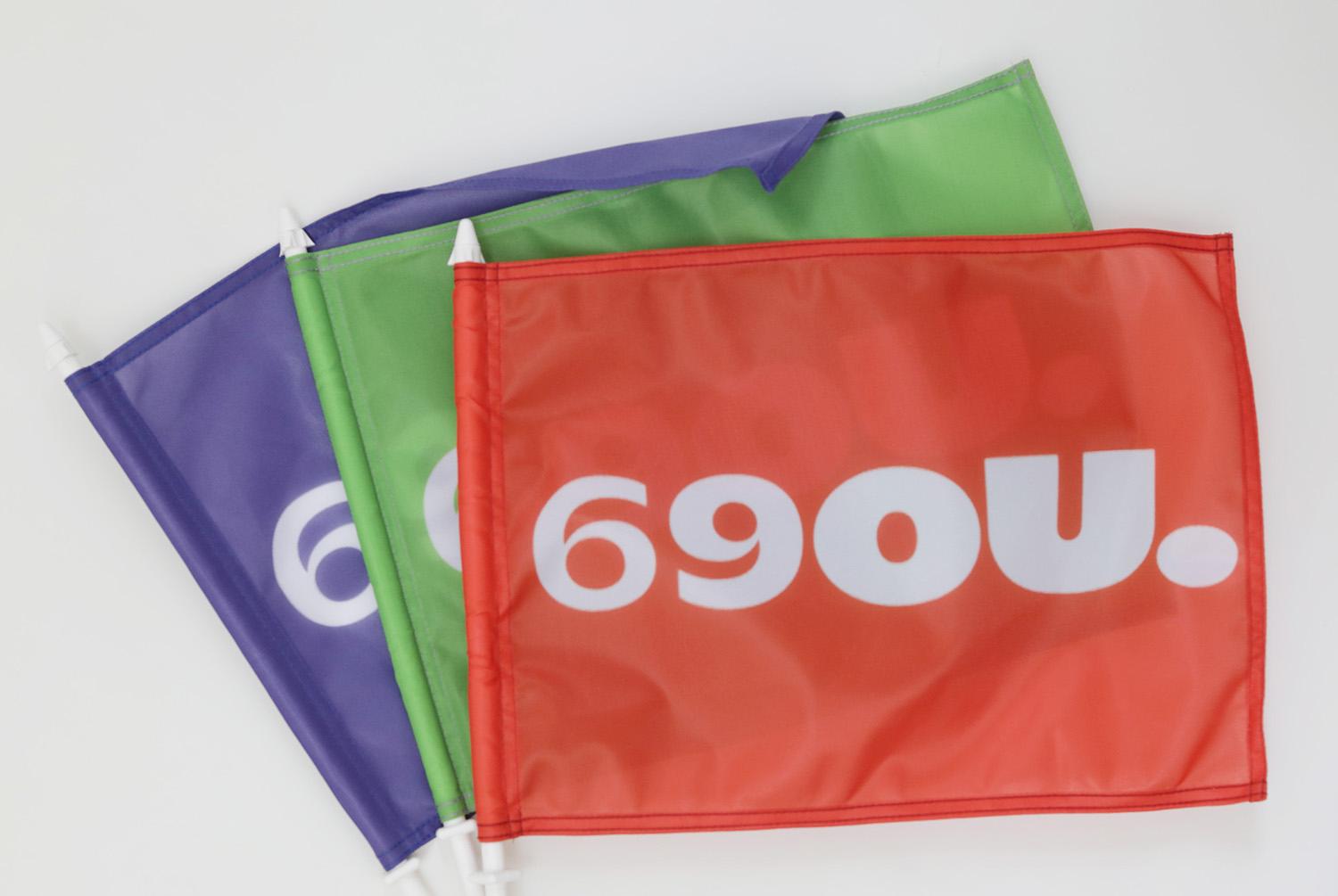 Miesto šventei – vėliavėlės / Galima įsigyti skirtingo dizaino automobilinių vėliavėlių.