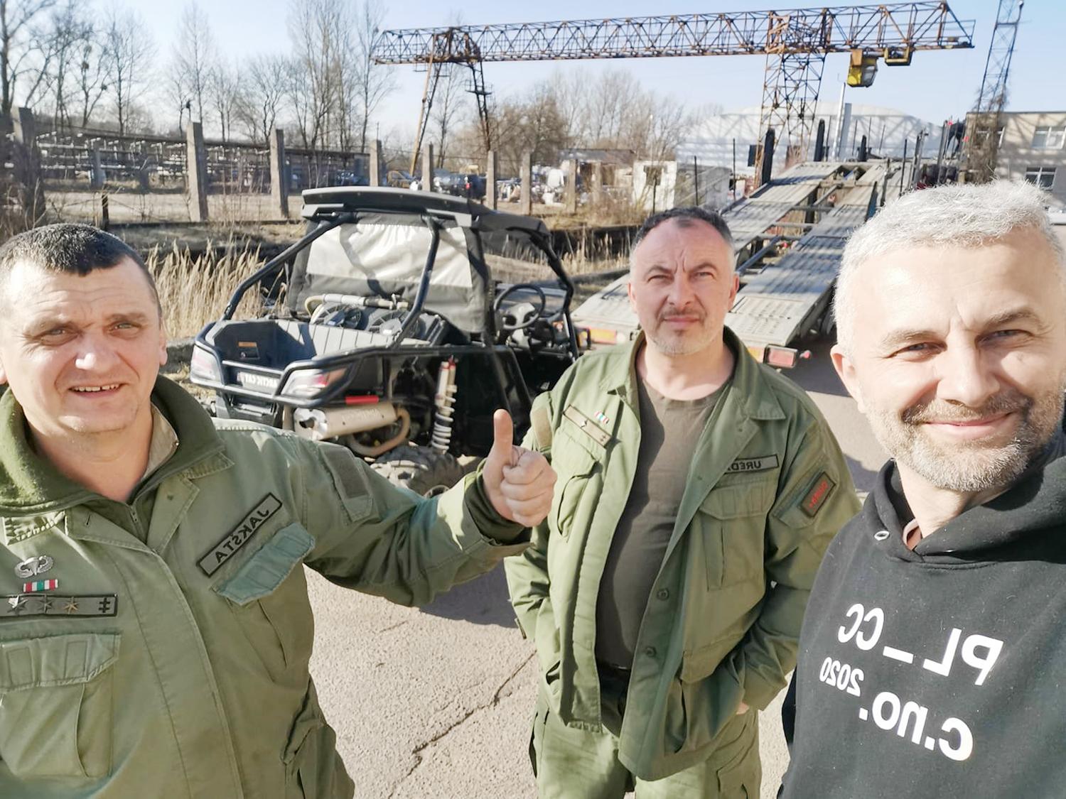 „Miško broliai“ siunčia paramą Ukrainos kariams / „Miško broliai“ kartu su rėmėjais ruošia techniką Ukrainos kovotojams.