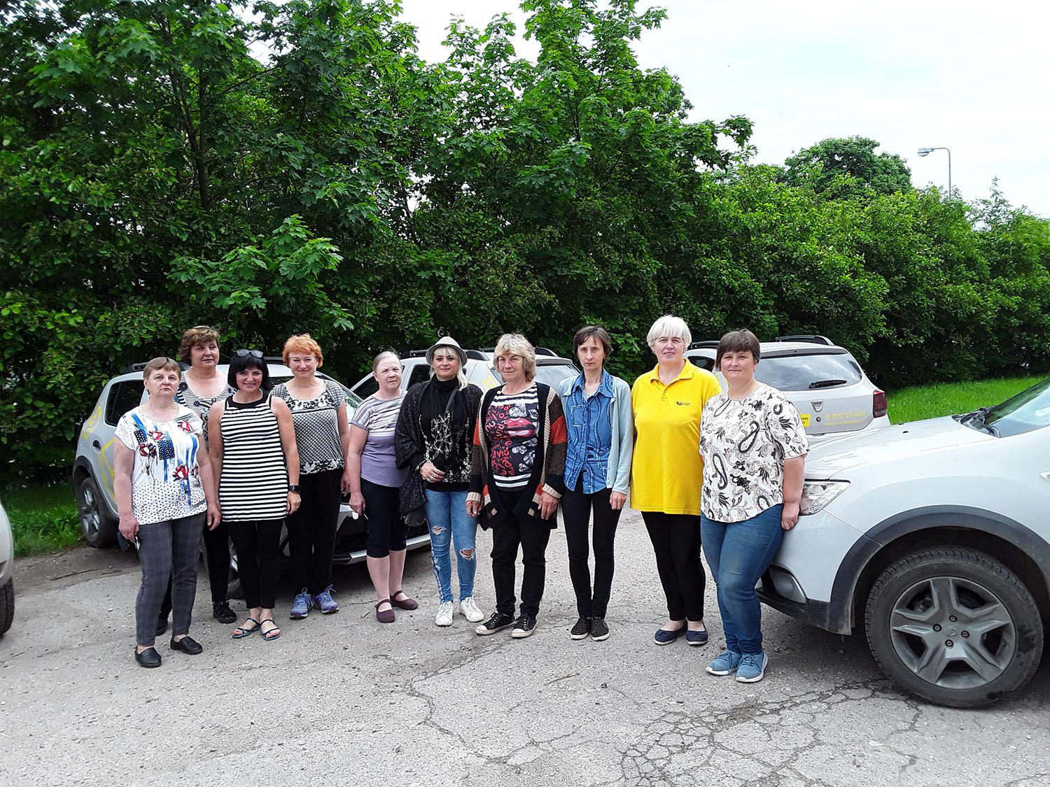 Mobilusis laiškininkas laukiamas kaip svečias / Ukmergės rajone dirba 10 mobiliųjų laiškininkų. Kolektyvas moteriškas.