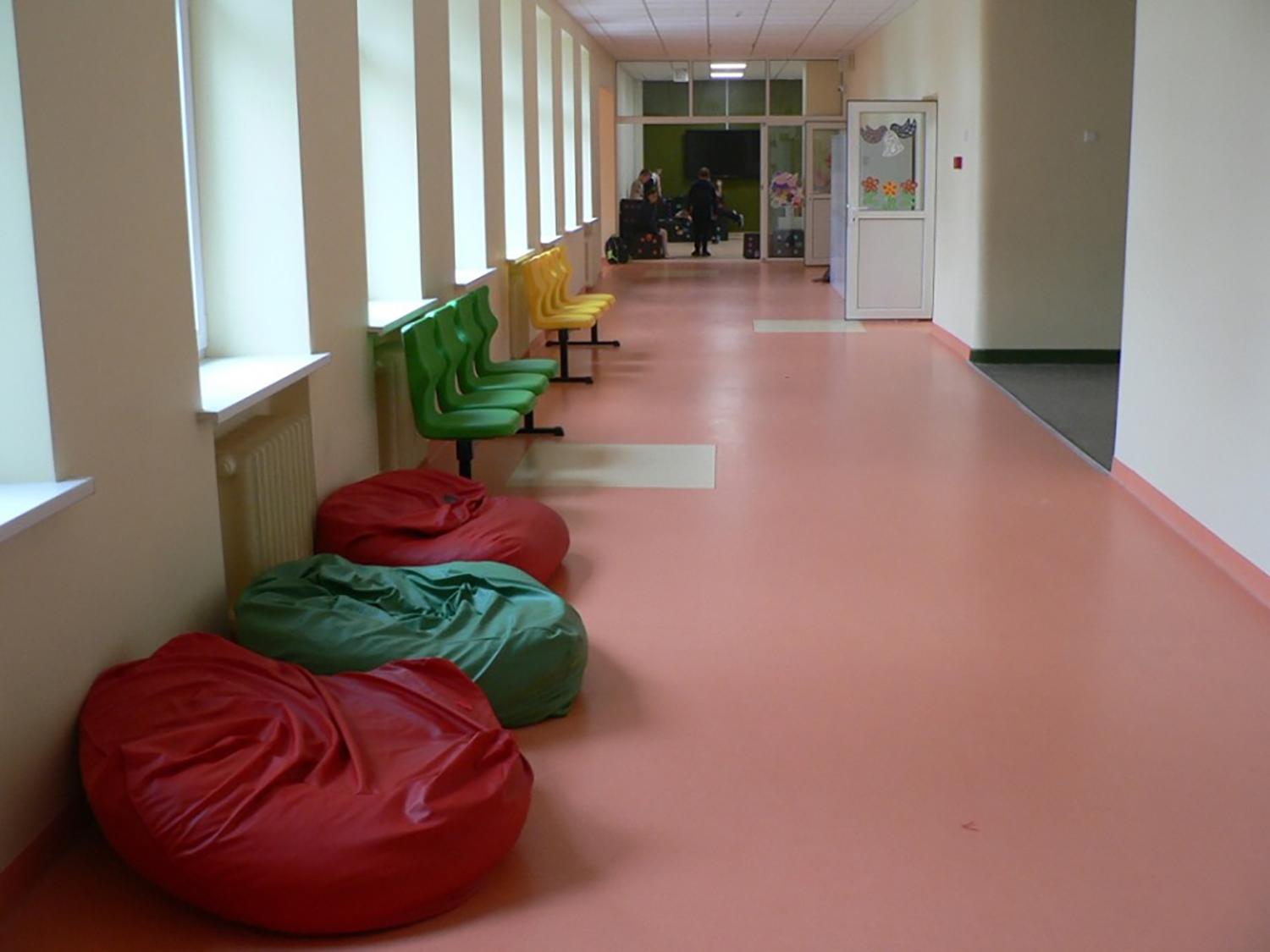 Modernėja ir tiki savo ateitimi / Želvos gimnazija moksleivius pasitiko atsinaujinusi.