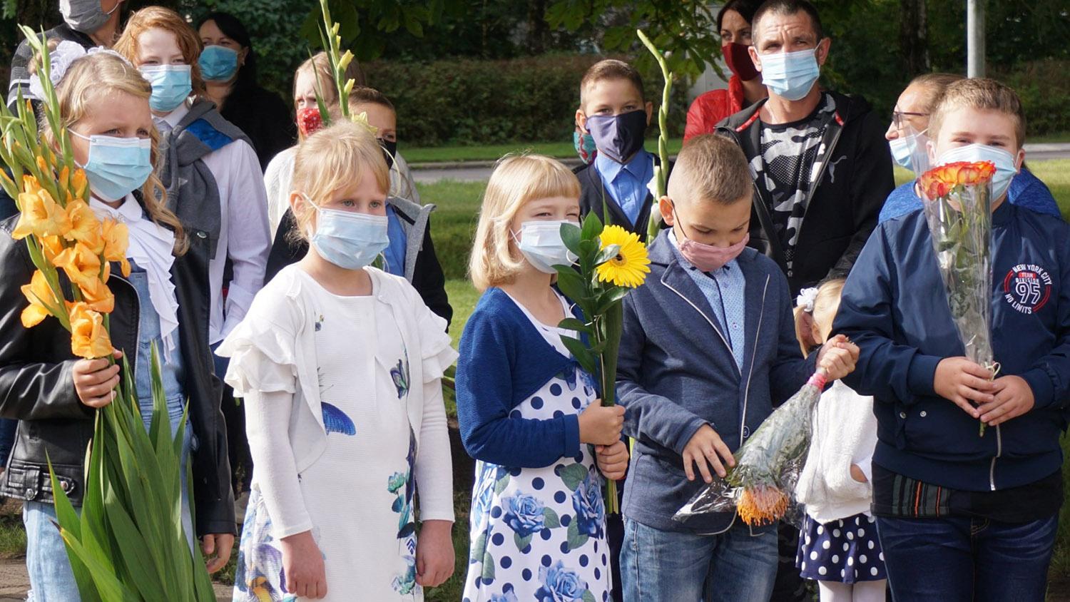 Mokinius sveikino rajono vadovai / Veprių mokykla-daugiafunkcis centras naujus mokslo metus pradeda su 18 mokytojų bei daugiau nei 100 moksleivių.
