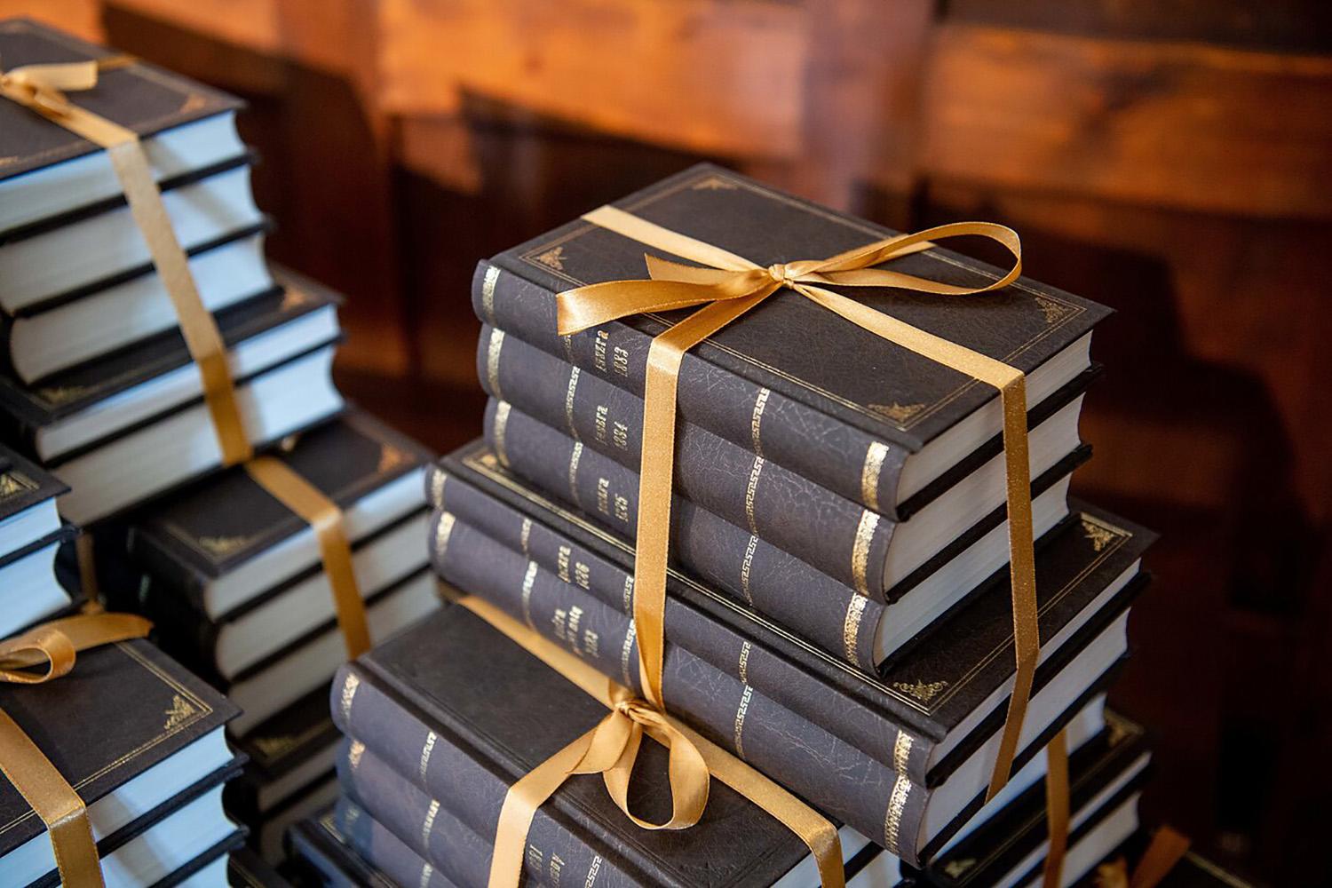 Mokykloms dovanojo „Aušrą“ / Rokiškyje pristatytas perleistas mėnraštis „Aušra“. R. Dačkaus / Lietuvos Respublikos prezidentūros nuotr.