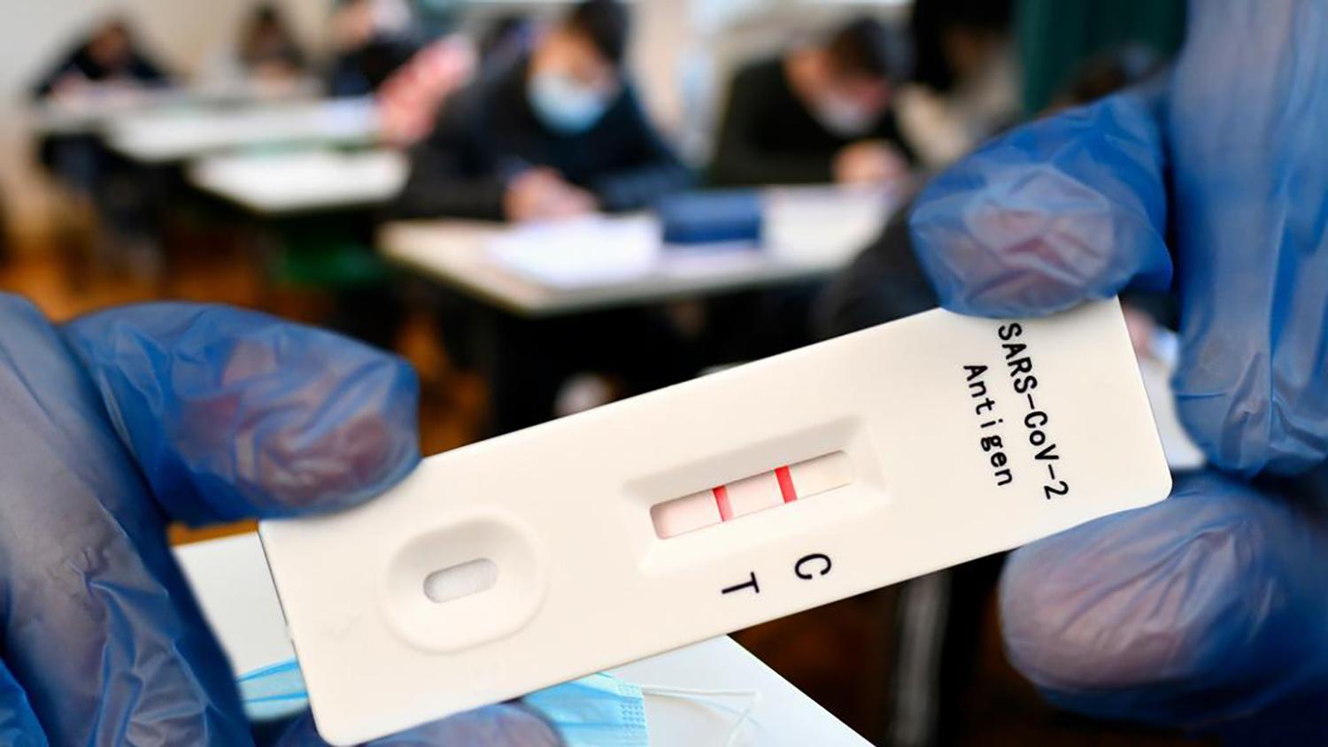 Mokyklose laikinai stabdomas testavimas kaupinių metodu / Ugdymo įstaigose mokiniai galės testuotis greitaisiais testais.