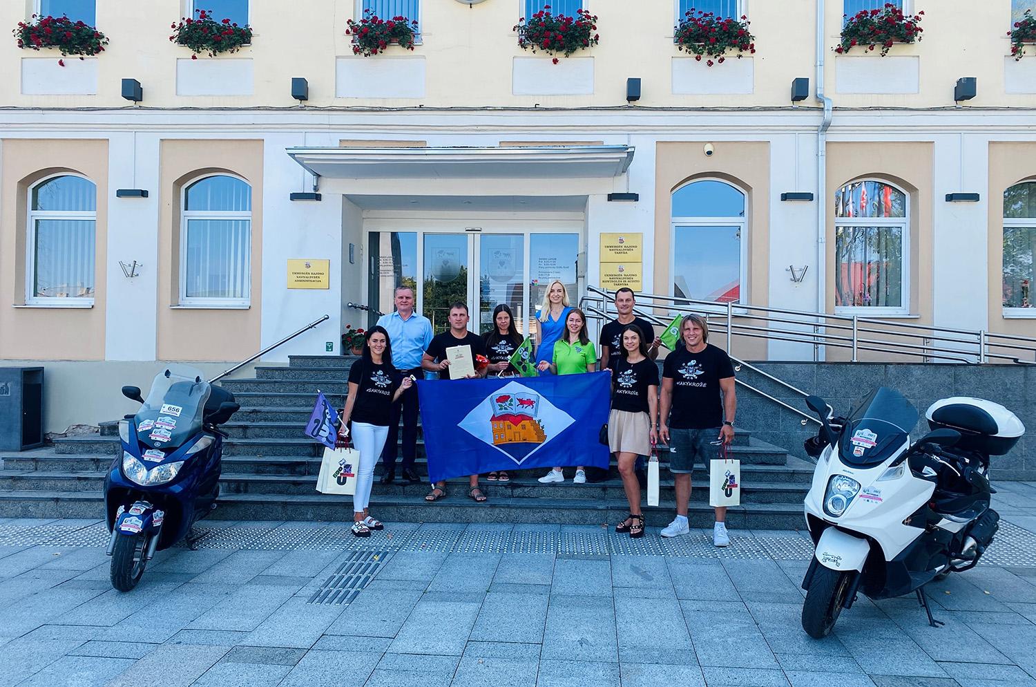 Motociklininkai dalyvavo ralyje / Chrisijos Kvietkauskienės nuotr. Išlydėta Ukmergės komanda.