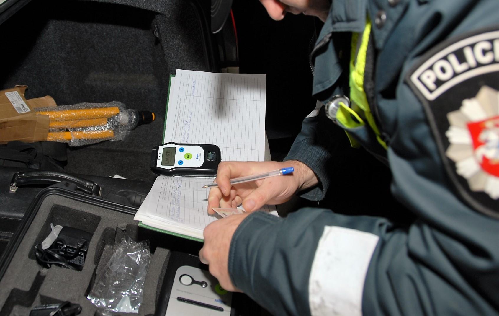 Namuose – smūgiai kumščiais ir malka /