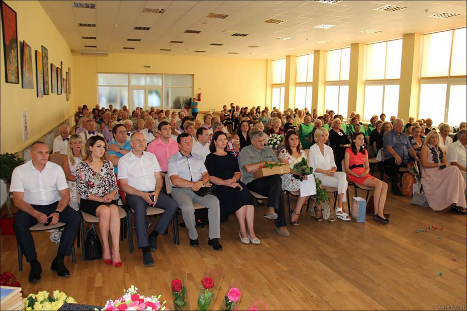 Neįgaliųjų draugija paminėjo savo veiklos 30-metį / Į šventę susirinko gausus būrys svečių. Autorės nuotr.