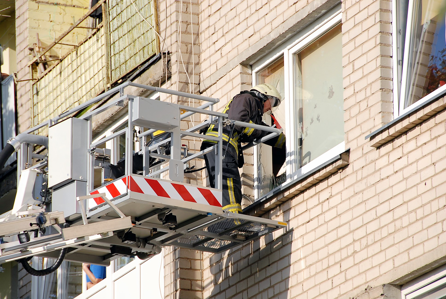 nes miegojo / Kad patektų į butą