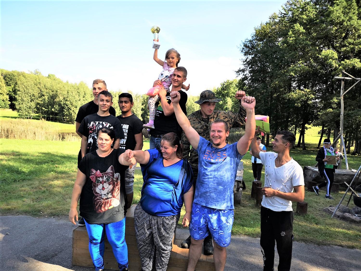 Netradicinio sporto čempionatas / Rungčių nugalėtojai apdovanoti saldžiais prizais.  Alberto ir Gailutės Vėbrų nuotr.