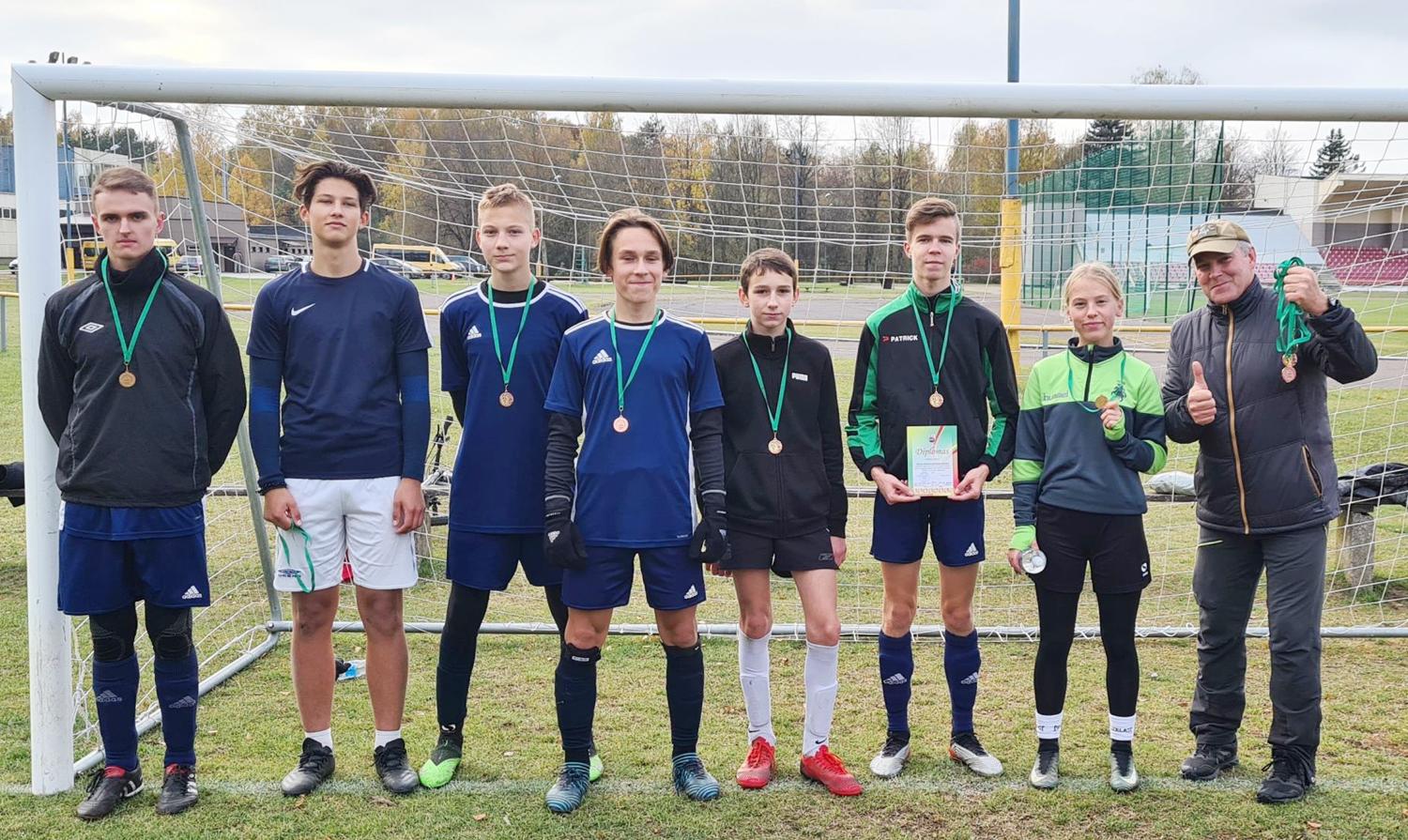 Nugalėjo futbolo varžybose / Antano Smetonos gimnazijos komanda.