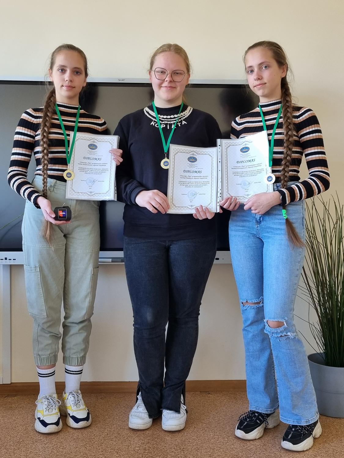 Nugalėjo kūrybinio virtualaus laikraščio konkurse / Gintarės Tuzikienės nuotr. Konkurso nugalėtojos buvo apdovanotos.