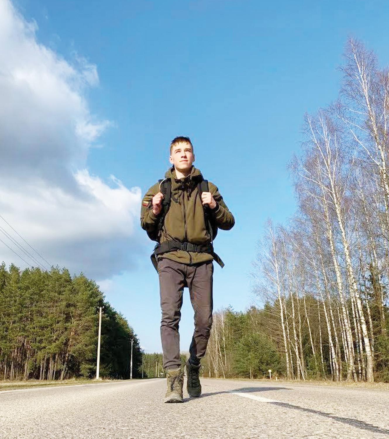 Nuo sostinės iki pajūrio nukeliavo pėsčiomis / Mantvydas Kriaučiūnas iš Vilniaus į Palangą nutarė keliauti pėsčiomis.  Asmeninio archyvo nuotr.