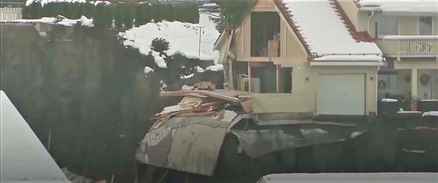 Nuošliaužoje dingusios lietuvės vyras geriausio nebesitiki / Nuošliauža Norvegijoje / „The Telegraph“ vaizdo įrašo „Youtube“ tinkle stop kadras.