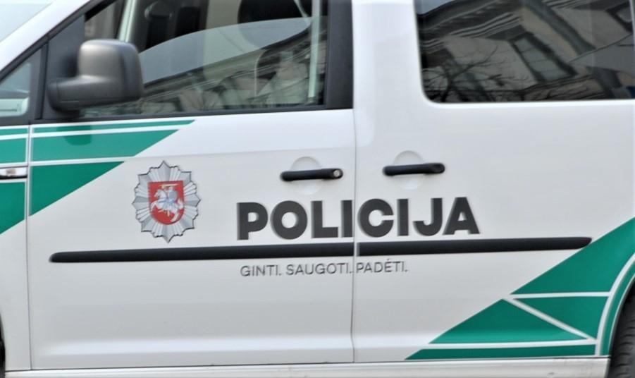 Nuslydo nuo kelio / Ukmergės PGT nuotr. Eismo įvykis ties Varkališkių kaimu.