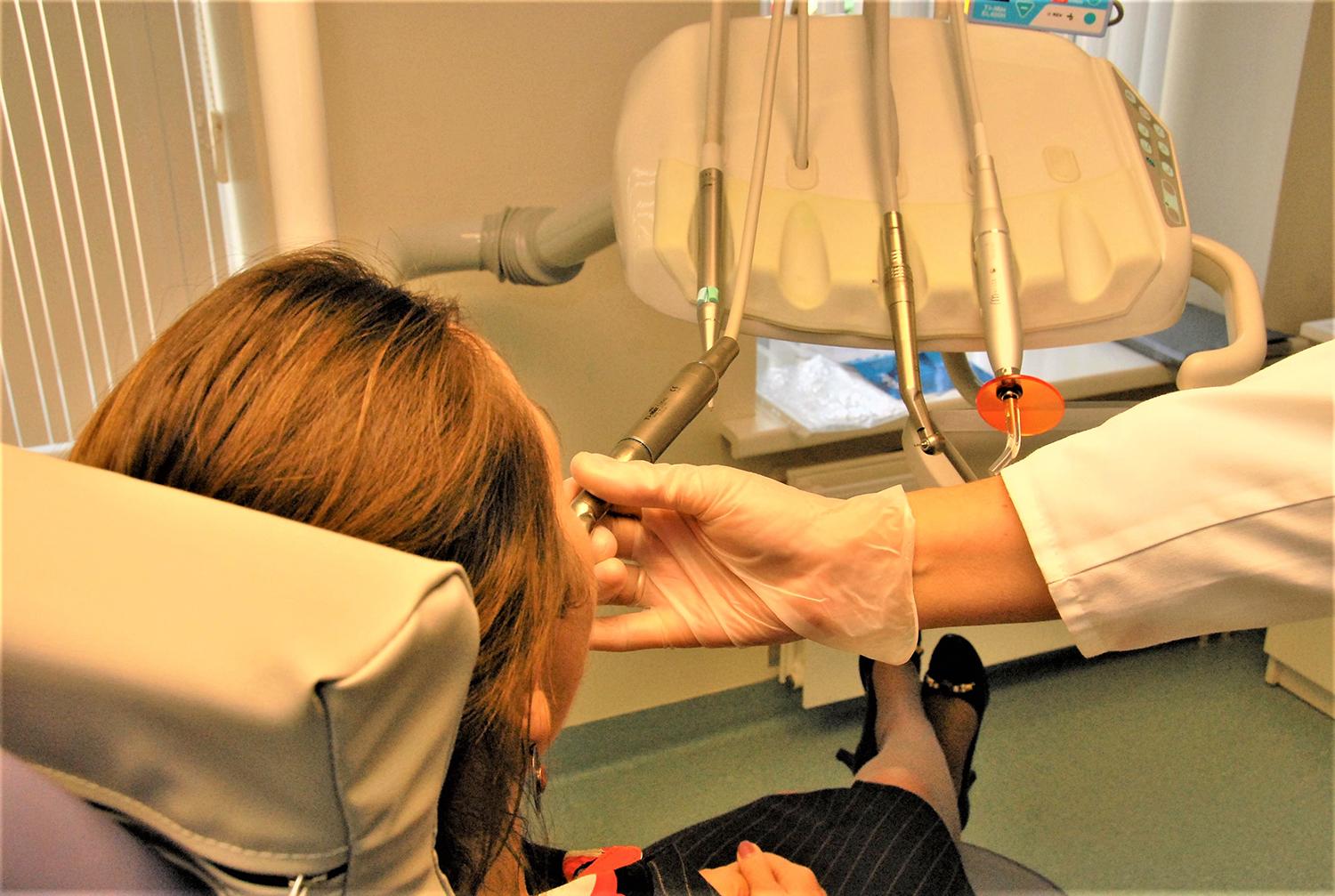 Odontologijos kabinetai galės atverti duris / Pagaliau turėsime galimybę taisyti dantis.  Gedimino Nemunaičio nuotr.