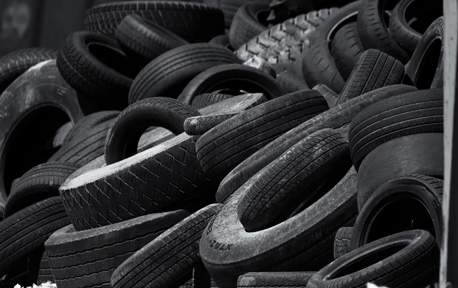 Padangų atliekas siūlo naudoti keliams ir takams tiesti / Nepatariama taikyti padangų atliekų tvarkymo užstato sistemos modelio.