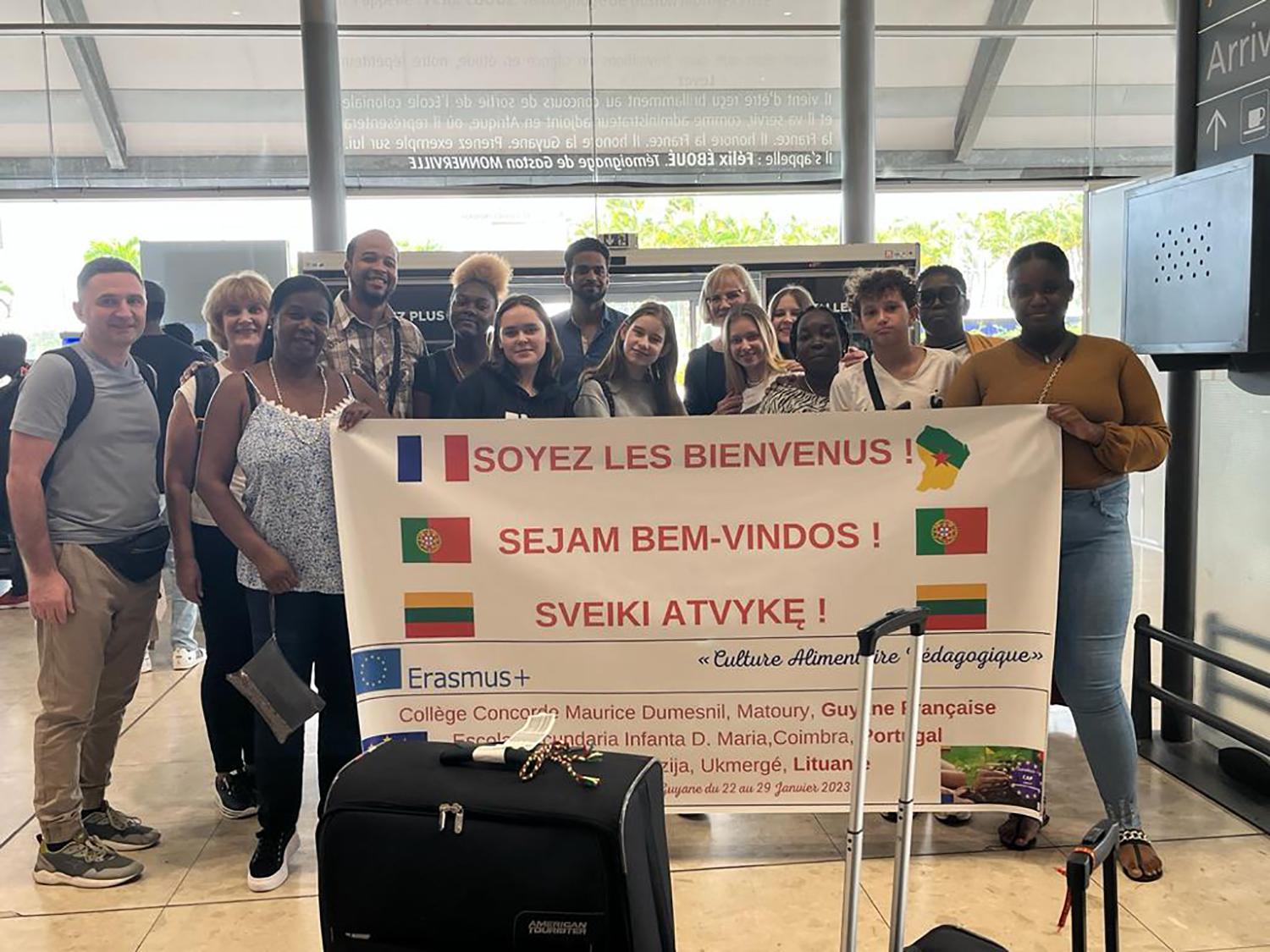 Pagal „Erasmus“ projektą vyko į Pietų Ameriką / Sutikimas oro uoste.