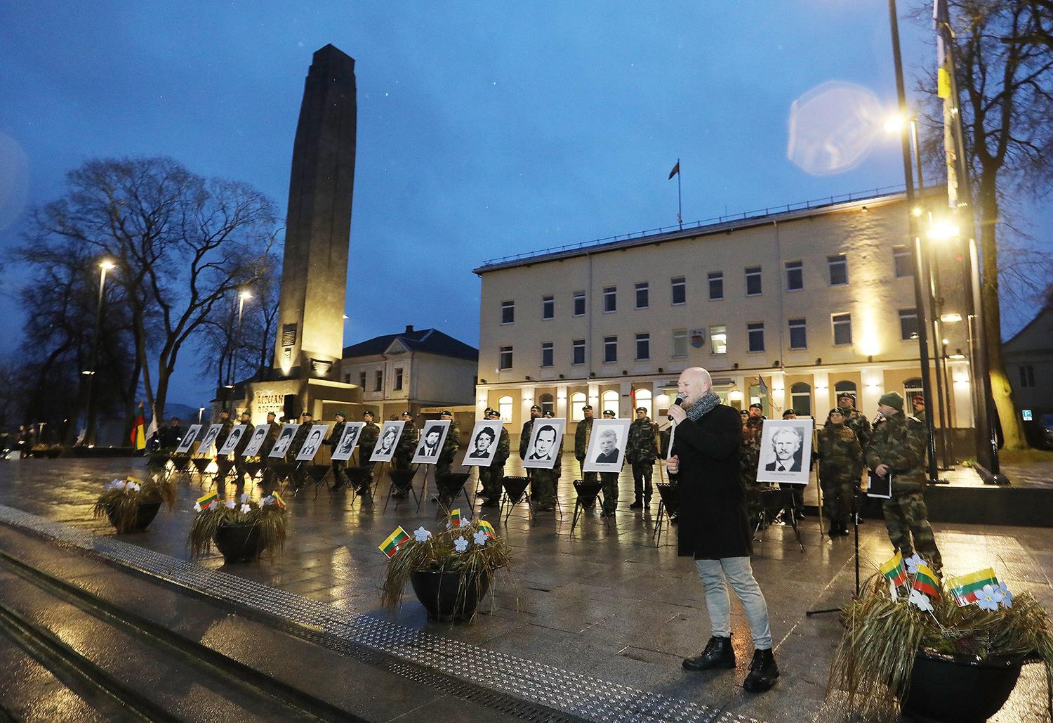 Pagerbė žuvusius Laisvės gynėjus / Dainiaus Vyto nuotr. Ukmergėje paminėta Sausio 13-oji.