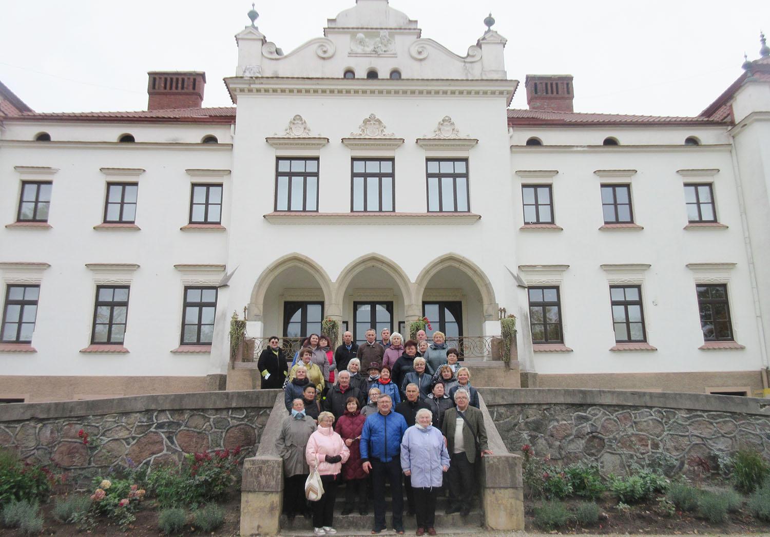 Pagyvenusių žmonių dieną minėjo Rokiškio krašte / Ukmergiškiai Rokiškio krašte aplankė 3 dvarus.