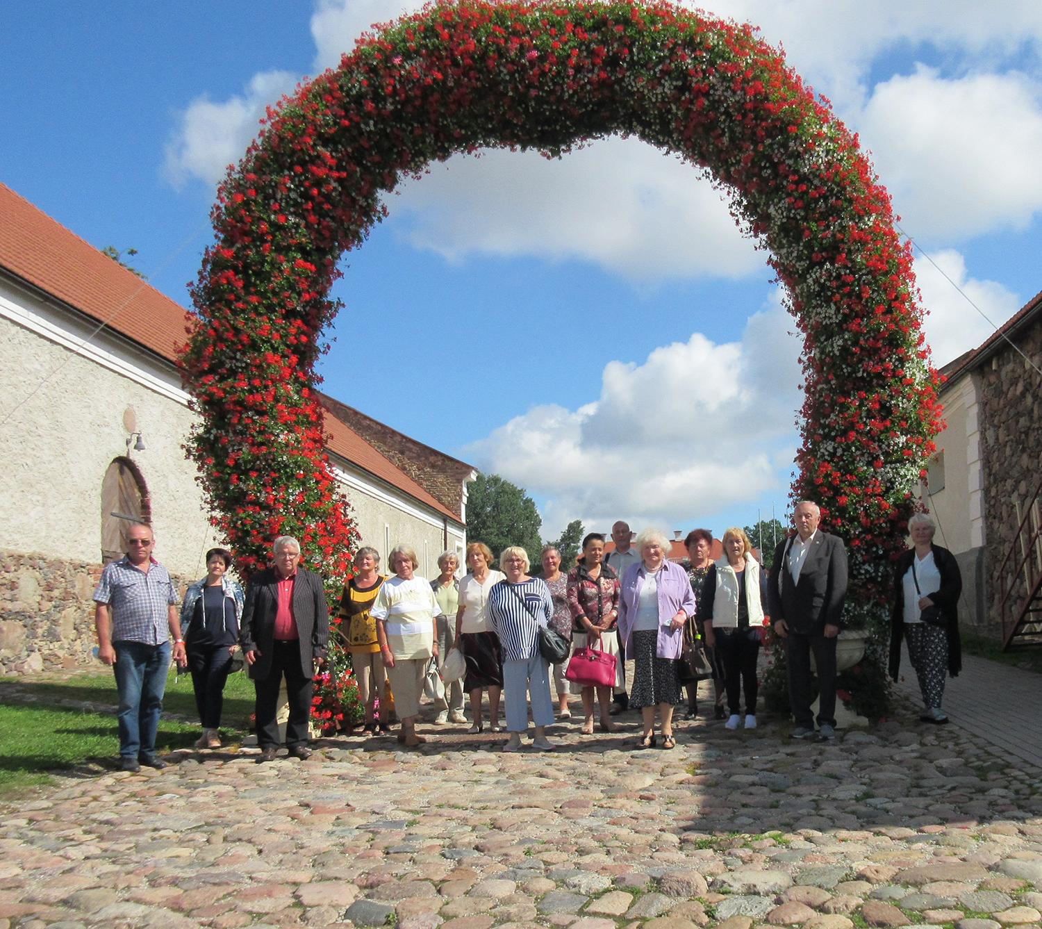 Pakerėjo dvaro aplinka ir istorija / Prie įėjimo į dvaro teritoriją.