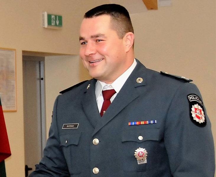 Pareigūnai paliko tarnybą /