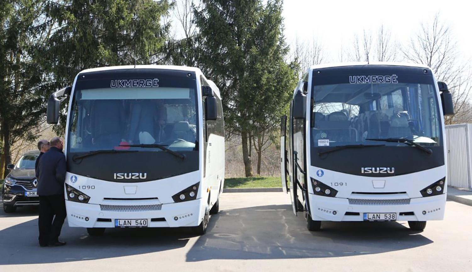 Parke – nauji autobusai / Naujieji autobusai važinės priemiesčio ir užsakomaisiais reisais. isuzubus.lt nuotr.