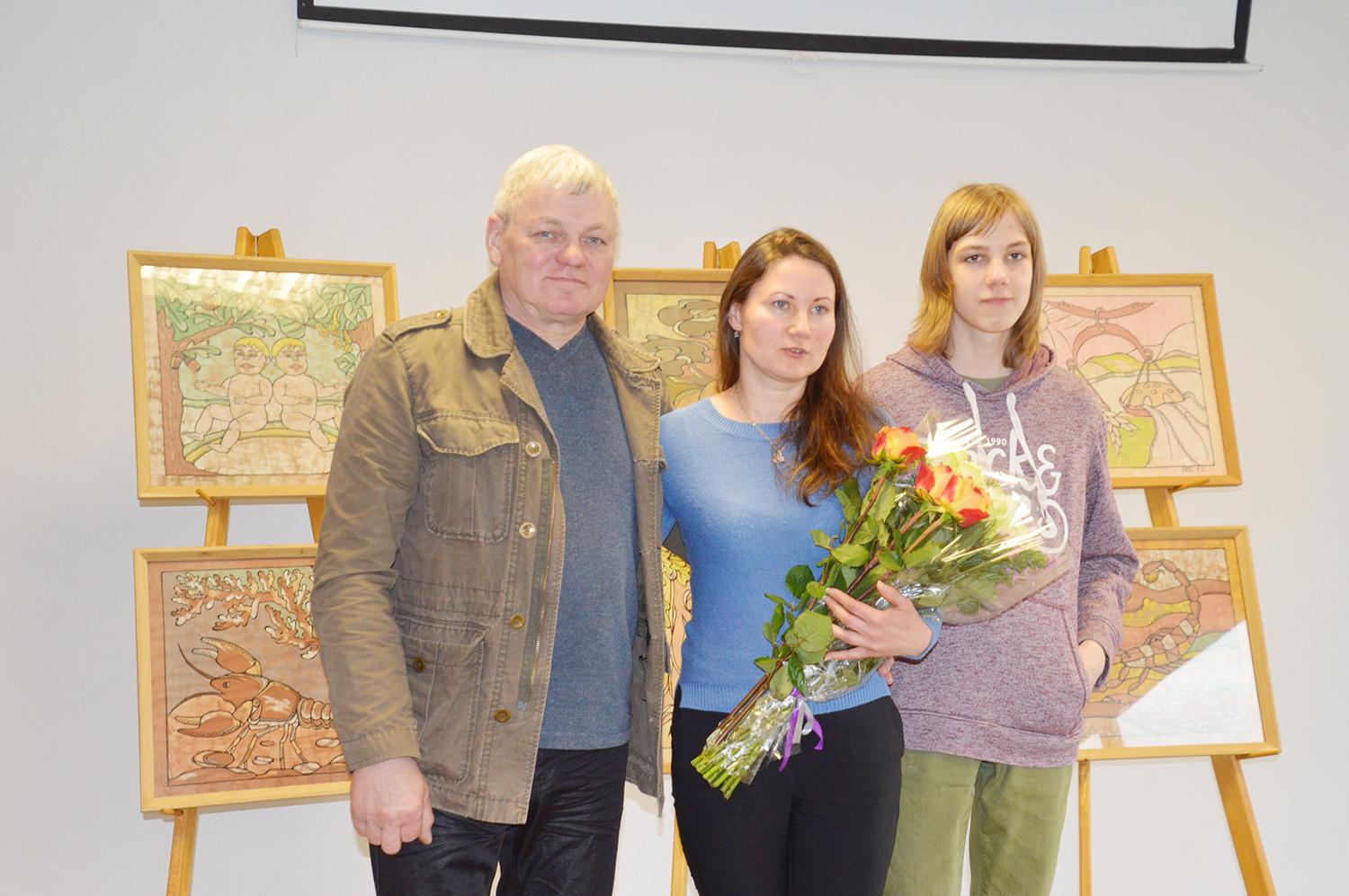 Paroda nukeliavo į Krakes / Parodos atidaryme.