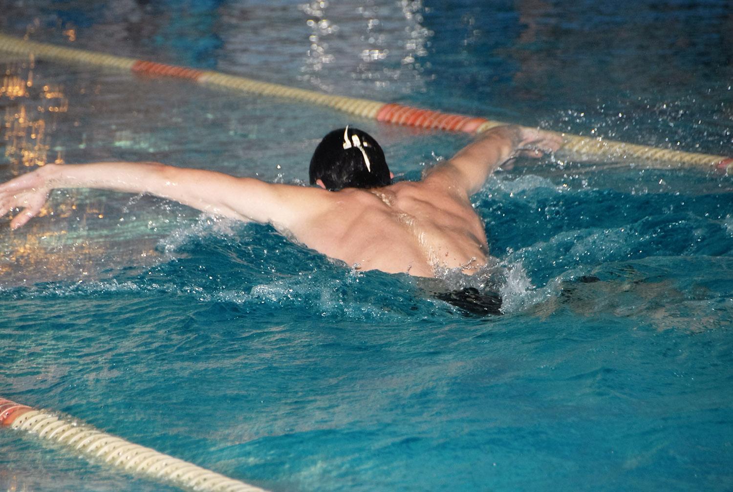 Pasiplaukiojimas baseine brangs / Plaukimo baseinas šiemet bus atidarytas vėliau.