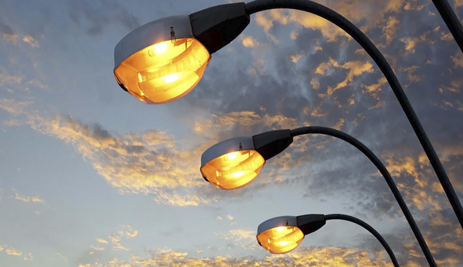 Pasirašyta gatvių apšvietimo modernizavimo sutartis / Ukmergės gatvių apšvietimas bus modernizuojamas.