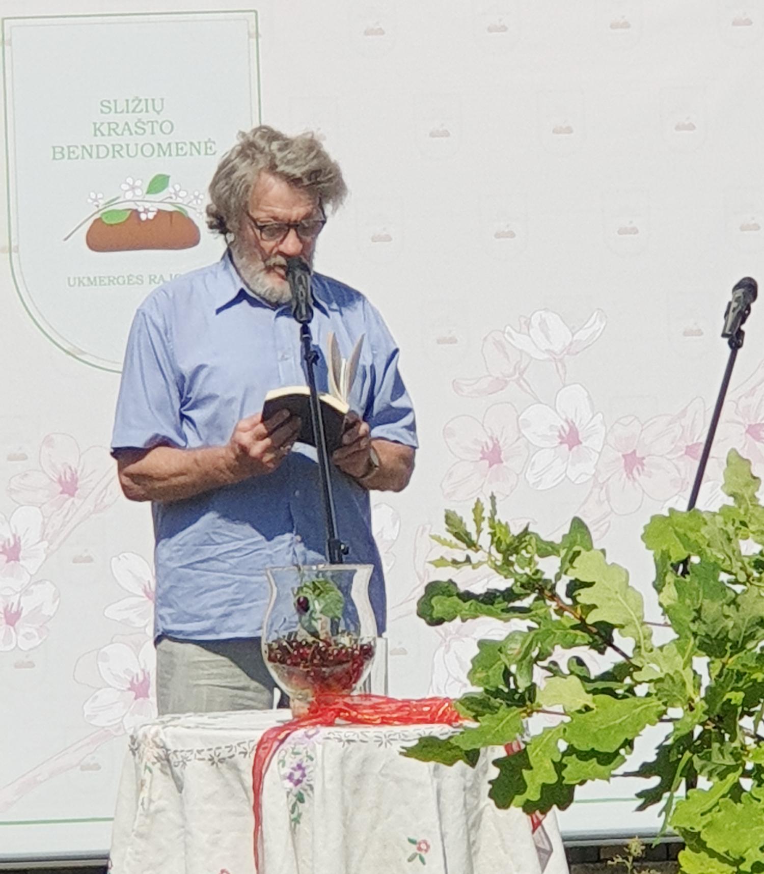 Paskelbtas „Žydinčios vyšnios šakelės“ laureatas / „Žydinčios vyšnios šakelė 2021“ laureatas Vladas Vaitkevičius.  Skaistės Vasiliauskaitės-Dančenkovienės nuotr.