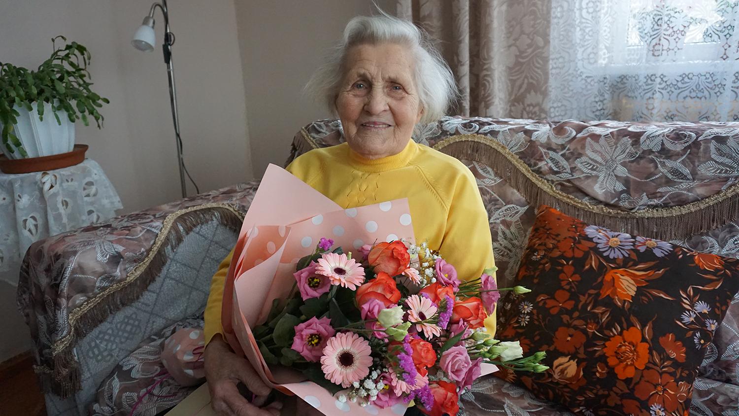 Pasveikino 100-o metų sulaukusią ukmergiškę / Daivos Zimblienės nuotr. Bronė Petrauskienė atšventė 100-o metų jubiliejų.