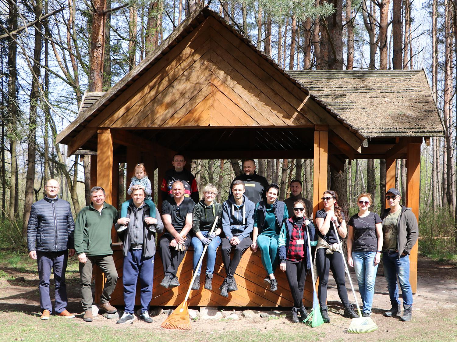 Pavasarinėje talkoje dalyvavo pareigūnai / Pavasarinės talkos dalyviai.