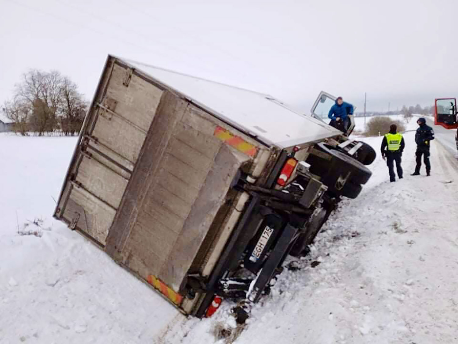 degė „Volvo“.  Ukmergės PGT nuotr.