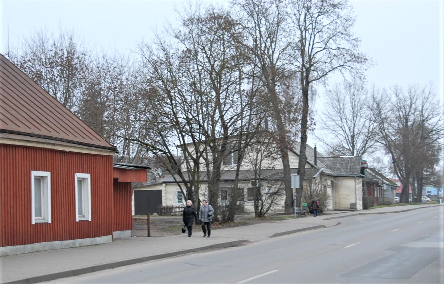 Piktžaizdėmis tapusios aludės – nepajudinamos / Gedimino Nemunaičio nuotr. Šioje vietoje įsikūrusių aludžių klientai piktina ukmergiškius.