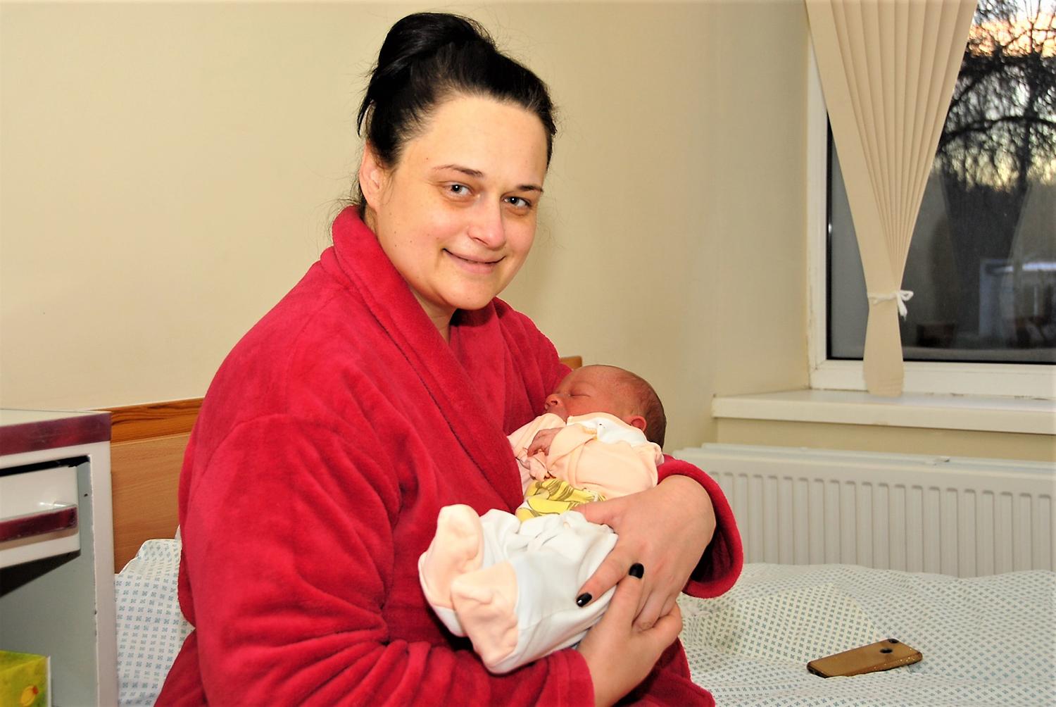 Pirmasis šių metų kūdikis – berniukas / Naujieji ukmergiškei Raimondai Šniuikienei atnešė dovaną – sūnų. Gedimino Nemunaičio nuotr.