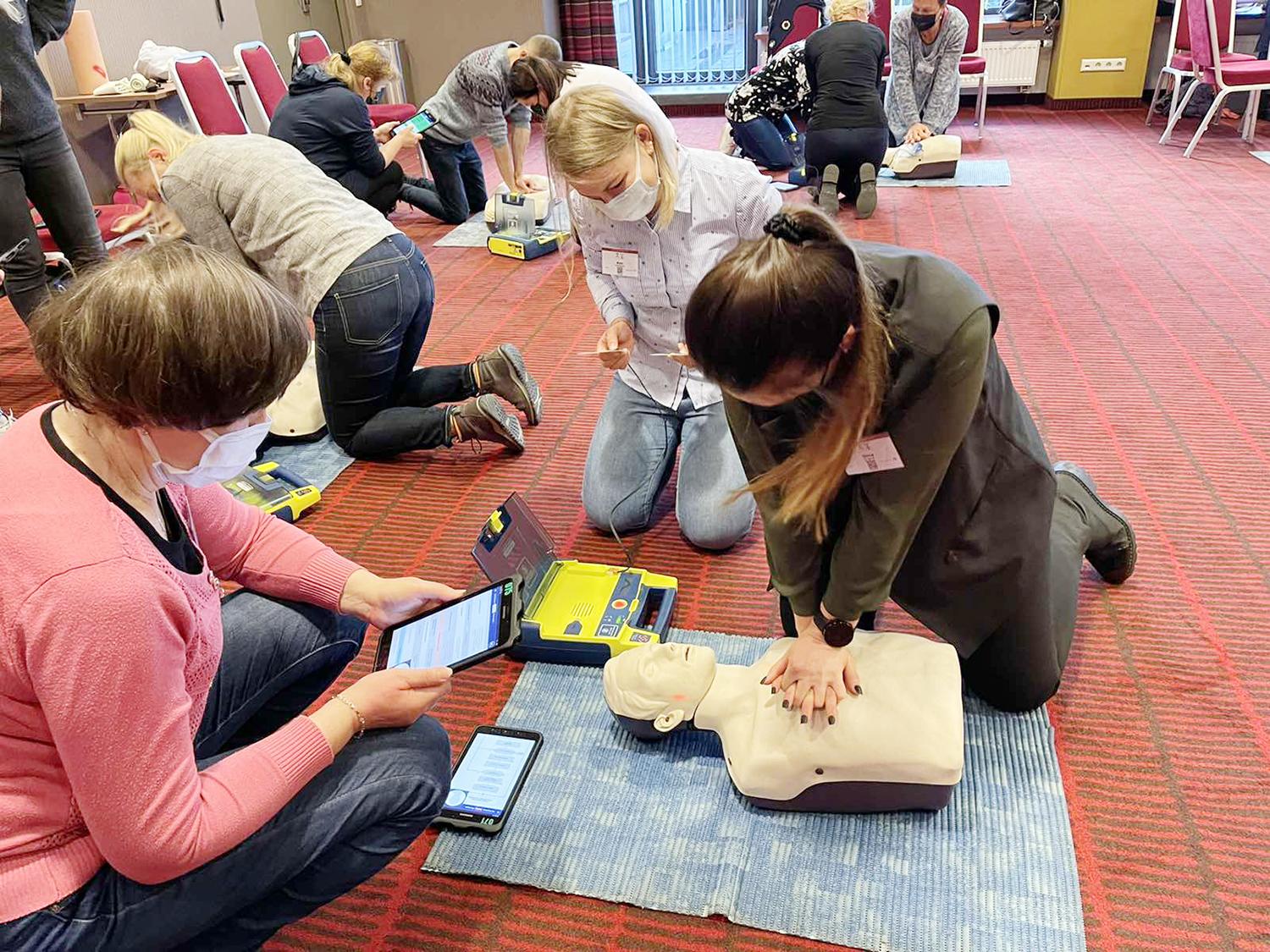 Pirmoji pagalba pandemijos metu – ką daryti ir ko vengti? / Pirmosios pagalbos kursai.