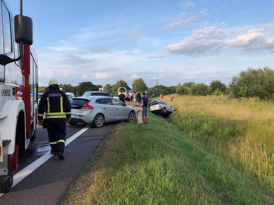 Po eismo įvykių tvarkė kelio dangą / Ukmergės PGT nuotr.
