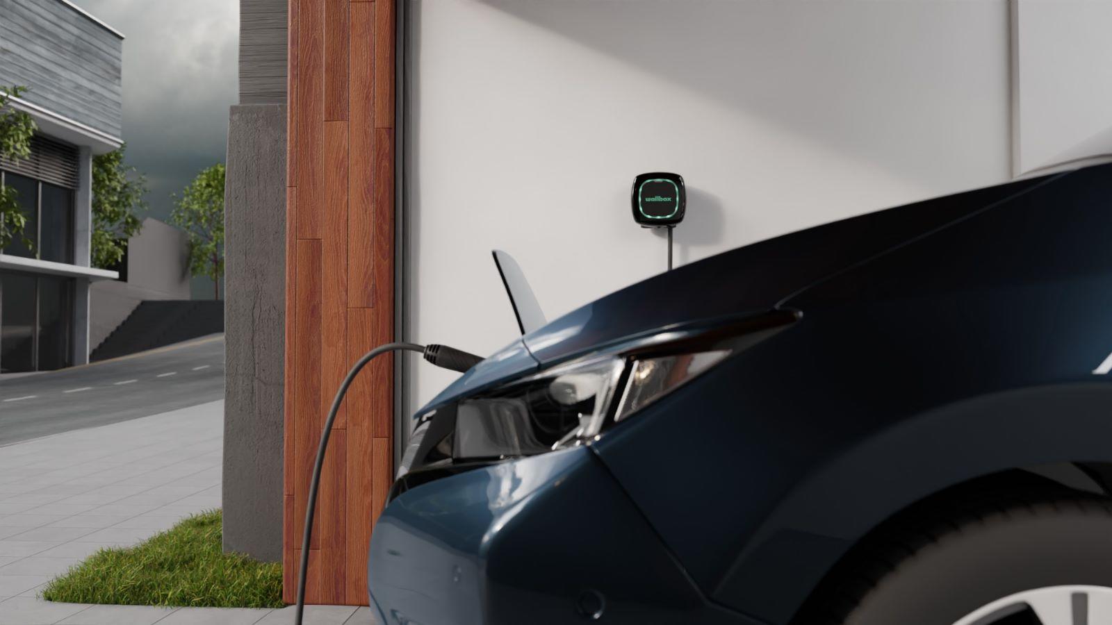 Populiarėja nuosavos elektromobilių įkrovimo stotelės /