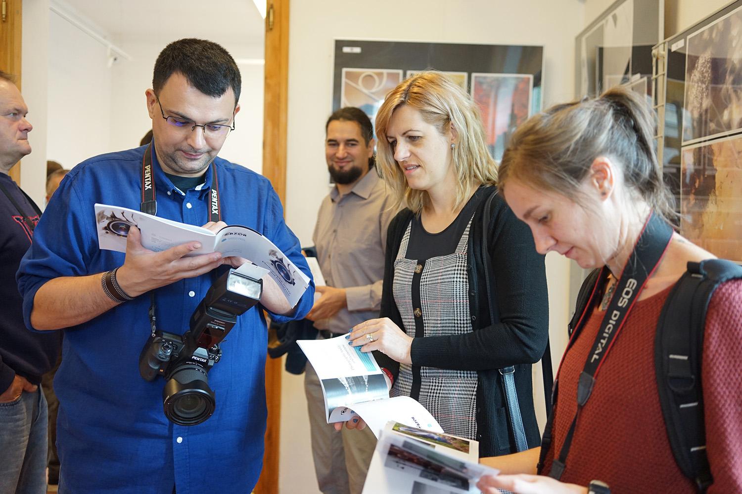 „Pozityvas“ patirties sėmėsi Slovakijoje / Galerijoje buvo atidaryta klubų fotografijų paroda ir pristatytas darbų katalogas.