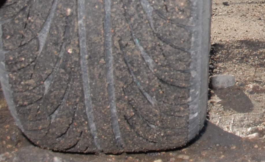 Pradūrė padangas /