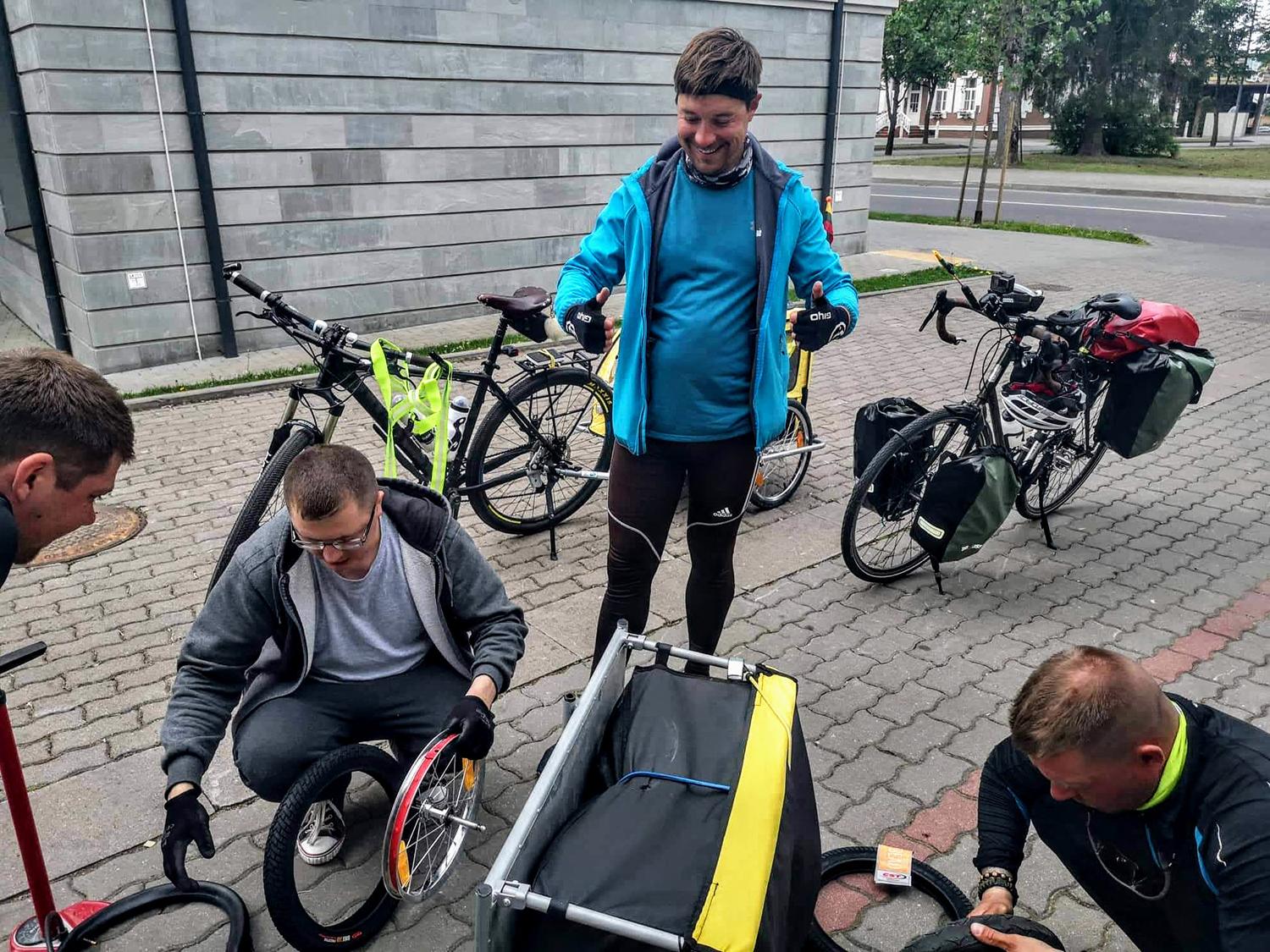 Pretenduoja tapti pasaulio skonių centru / Apie keliones dviračiais pasakos „Minam aplink LT“ vyrai.