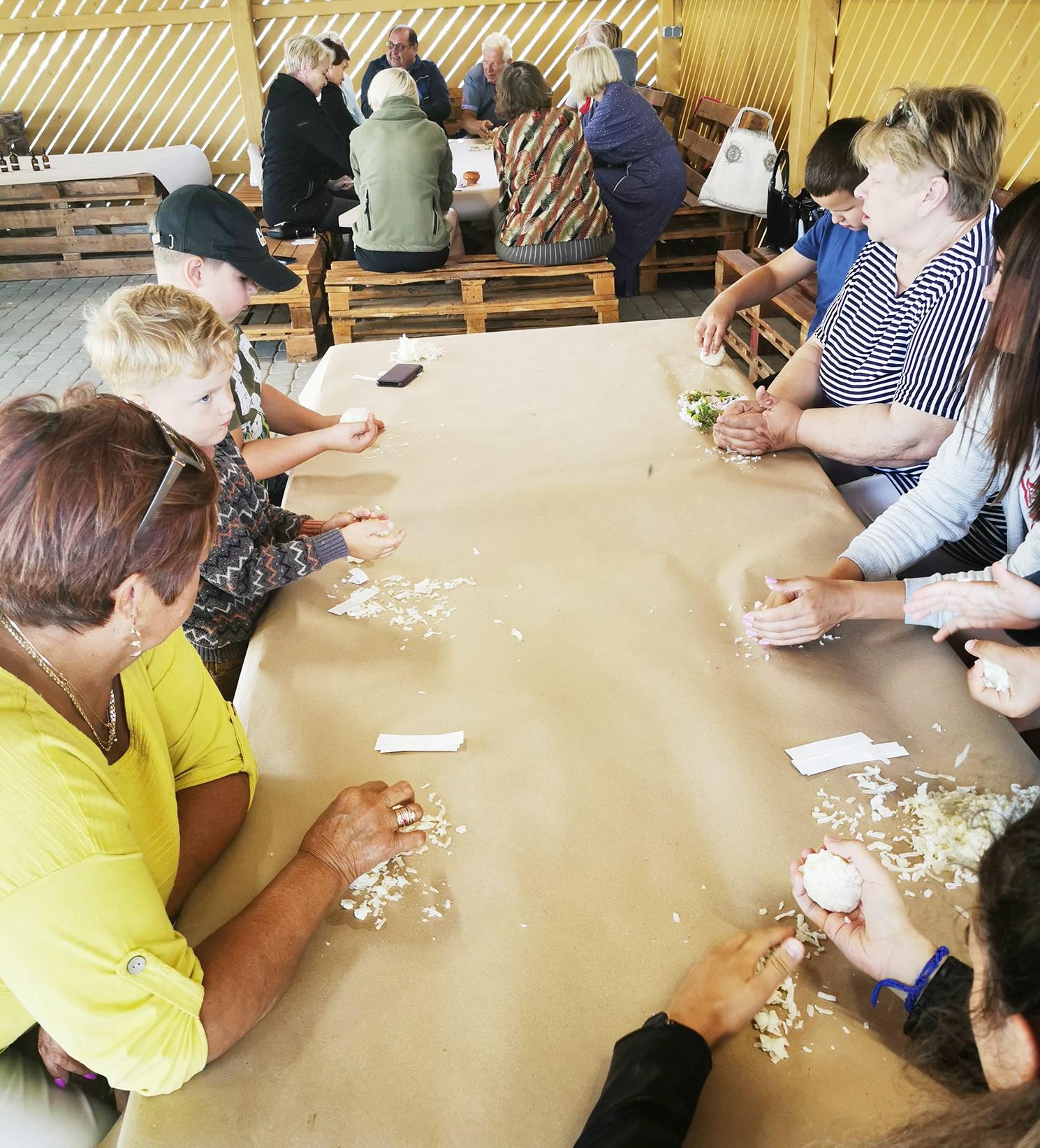 Prezidento dvare – „Trijų kartų“ stovykla / Stovyklos dalyviai.