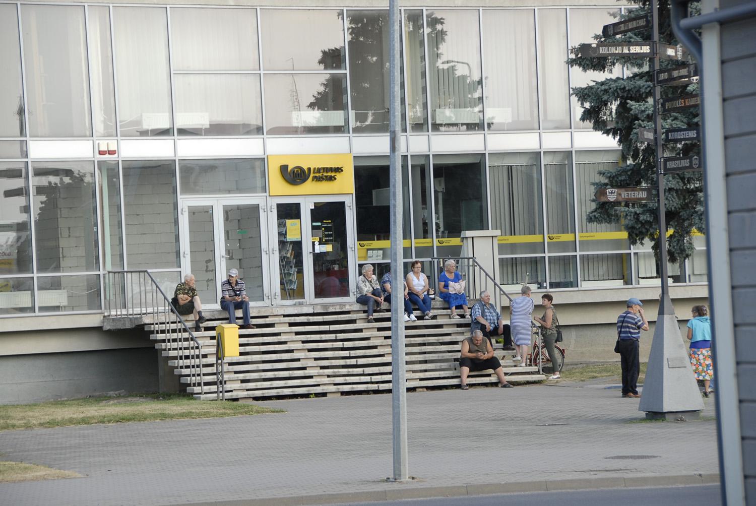 Prie pašto – žmonių apgultis /