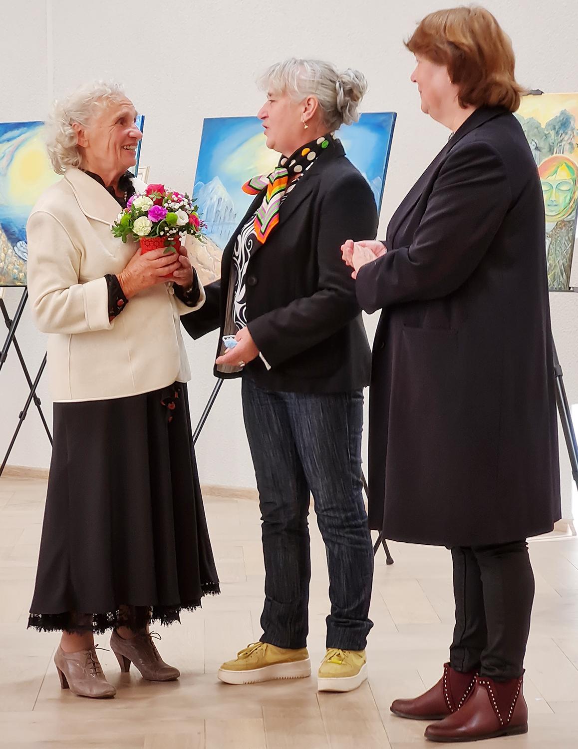 Pristatyta M. Lukoševičiūtės-Žicevičienės knyga / Autorę sveikino šeima