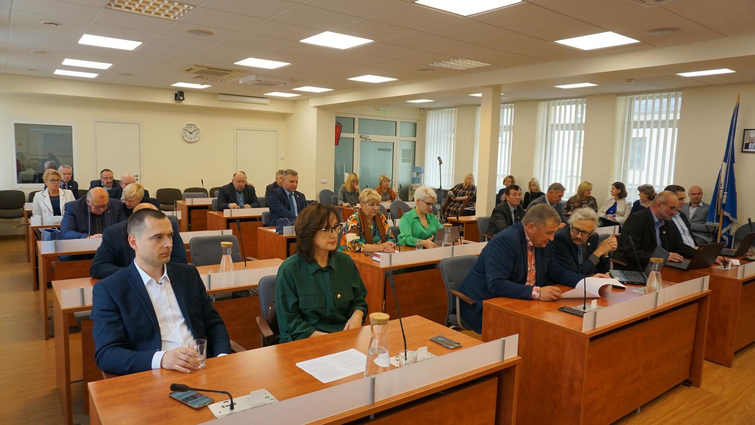 Pritarė visiems numatytiems klausimams / Daivos Zimblienės nuotr. Savivaldybės tarybos posėdyje.